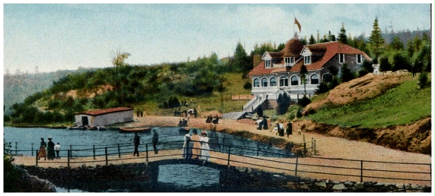 (Image: The Lake's Bridge with the Pavilion in the Background)